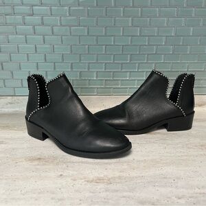 Like new Steve Madden black leather booties